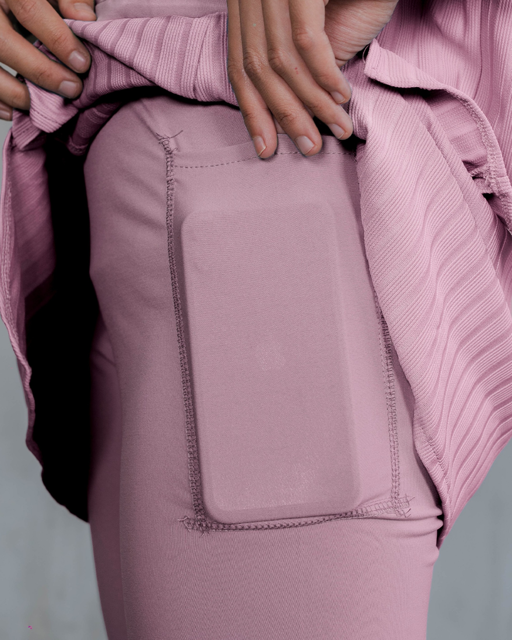 Serena Motion Fit Soft Pink – One Set (Vest Hijab dan Legging Rok)