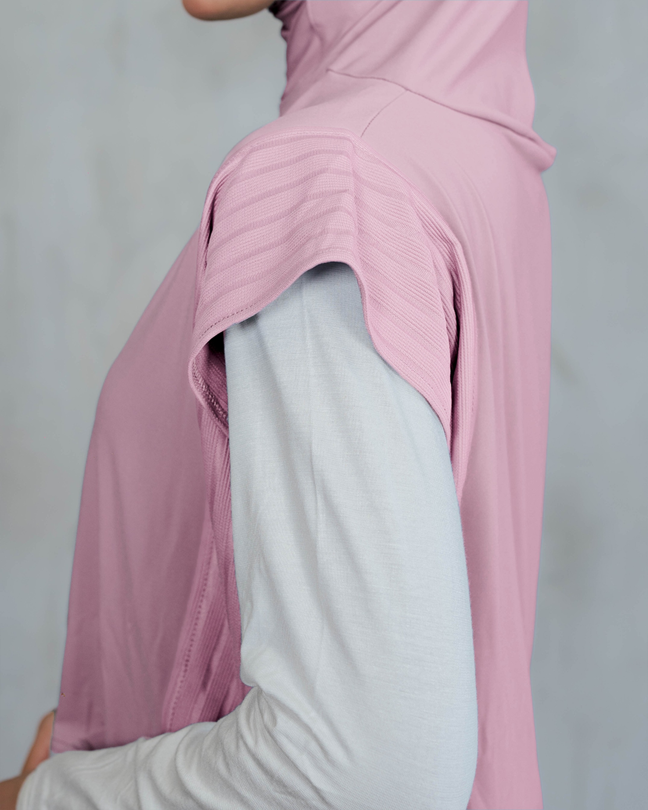 Serena Motion Fit Soft Pink – One Set (Vest Hijab dan Legging Rok)