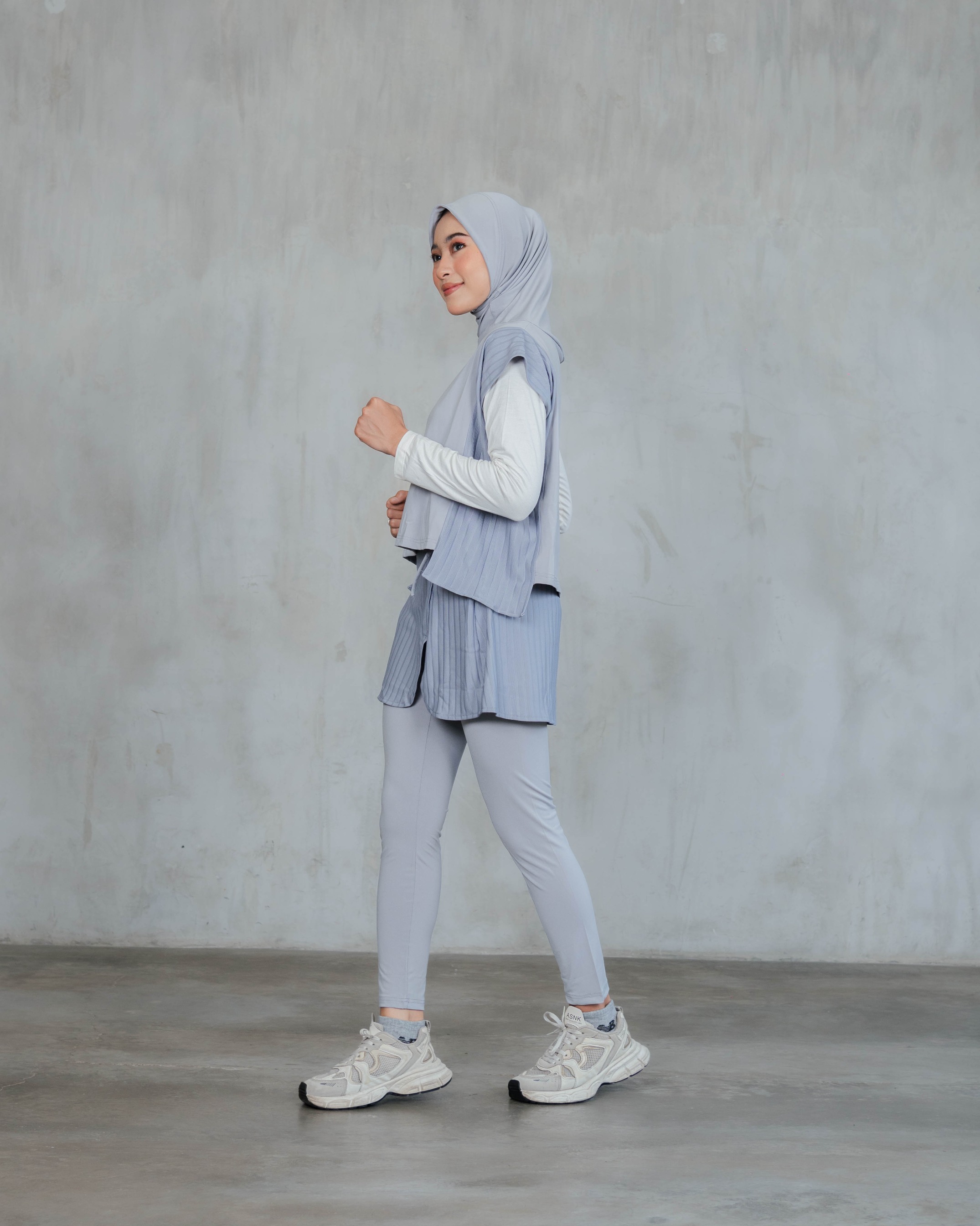 Serena Motion Fit Grey Soft Blue – One Set (Vest Hijab dan Legging Rok)