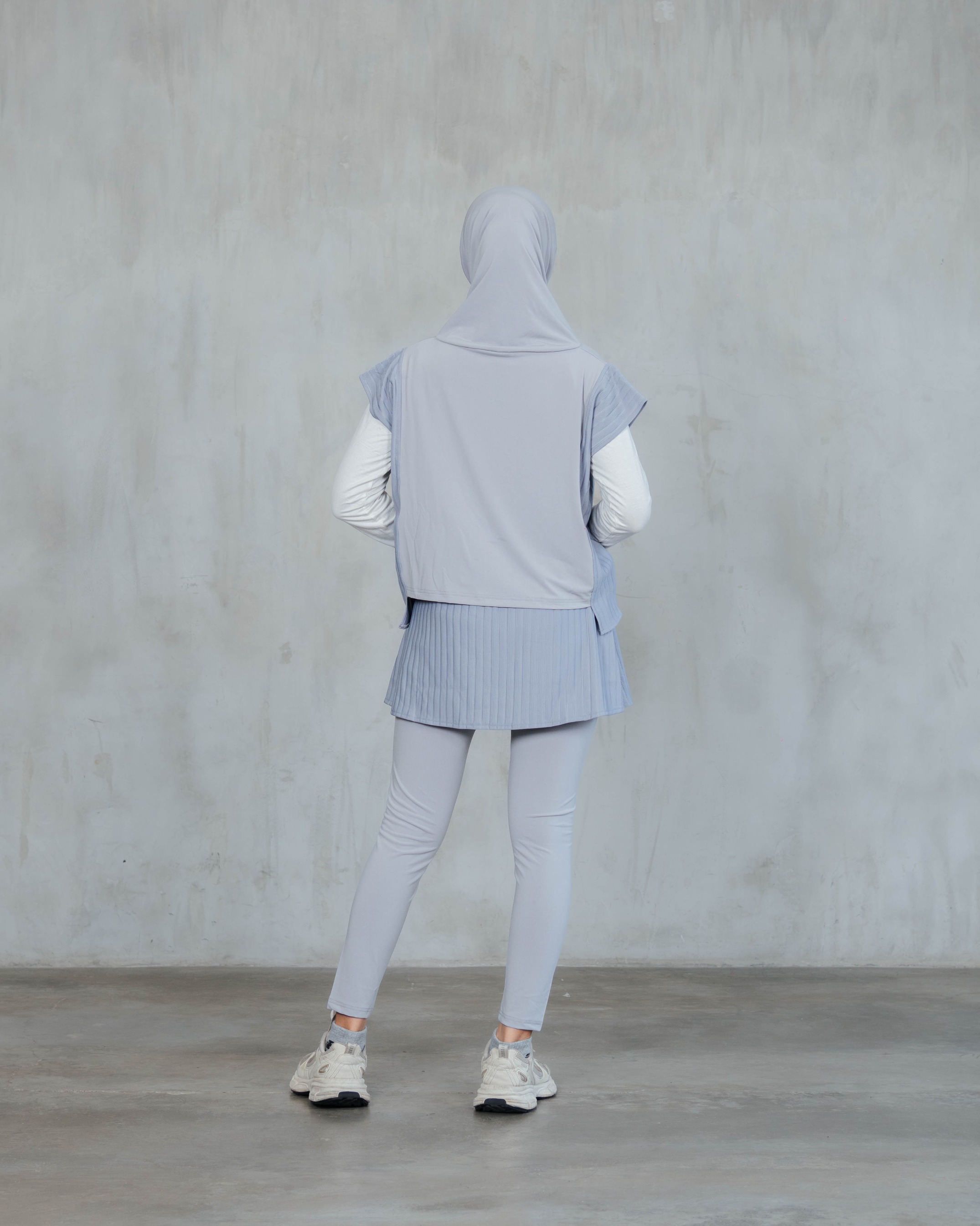Serena Motion Fit Grey Soft Blue – One Set (Vest Hijab dan Legging Rok)