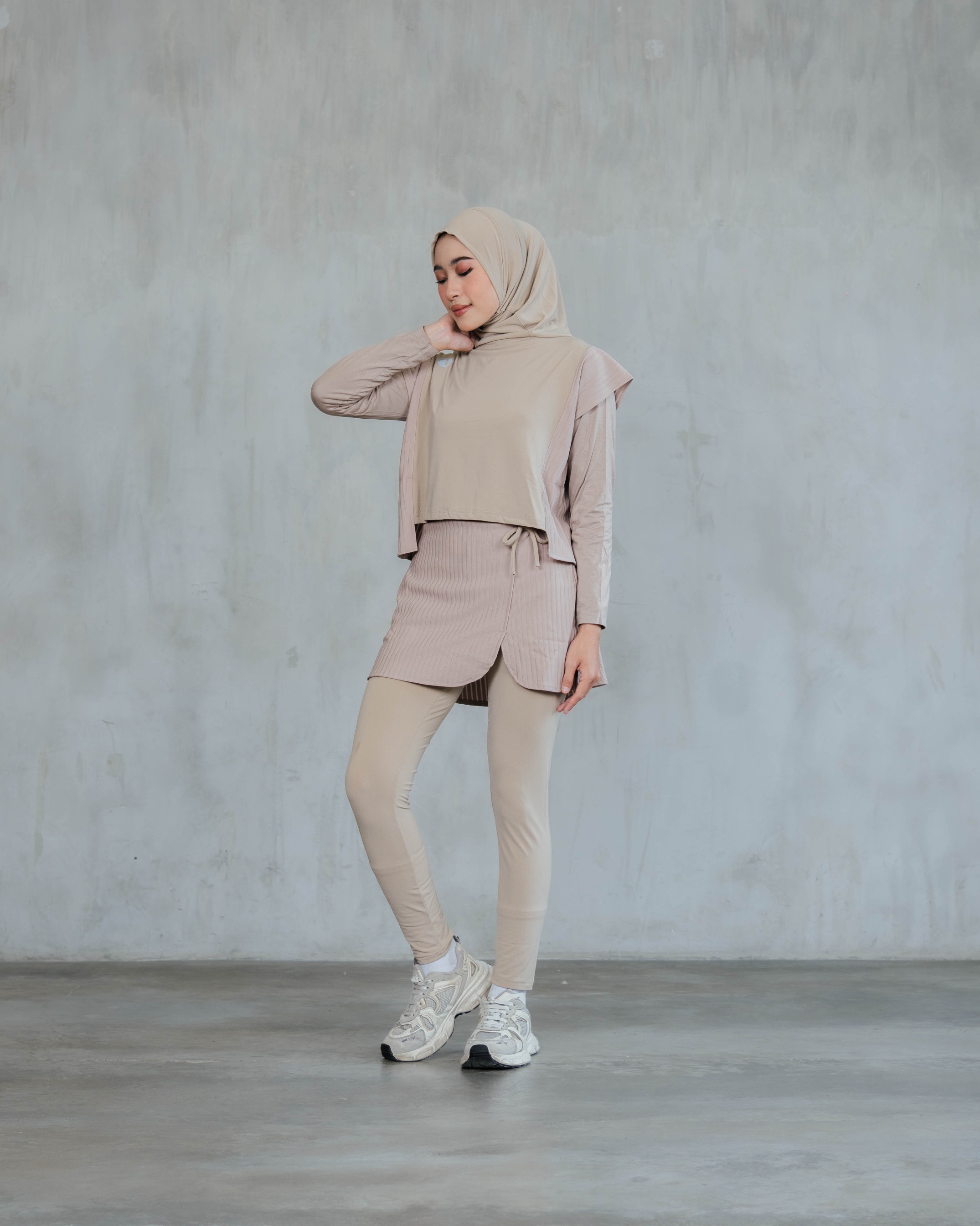 Serena Motion Fit Latte – One Set (Vest Hijab dan Legging Rok)