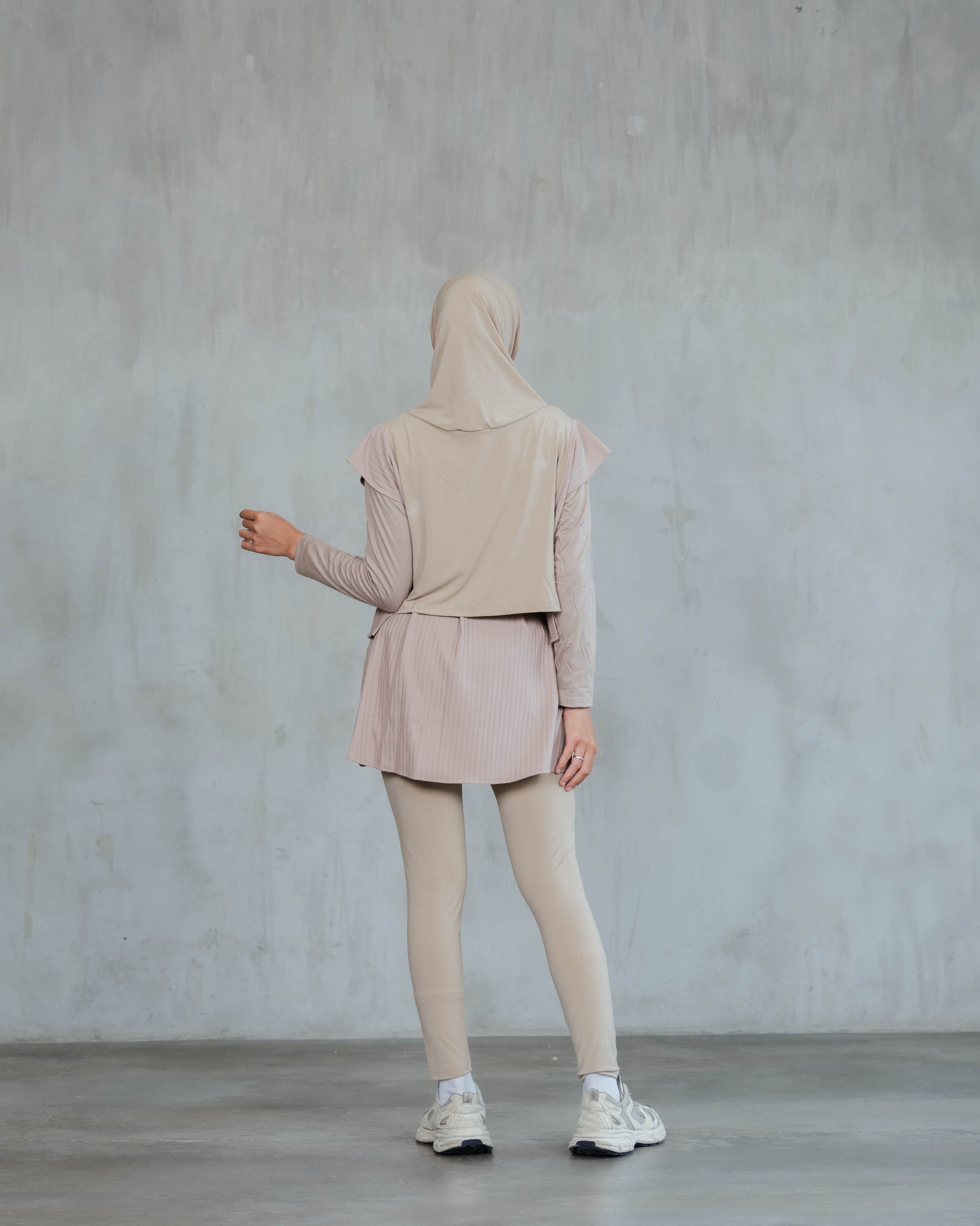 Serena Motion Fit Latte – One Set (Vest Hijab dan Legging Rok)