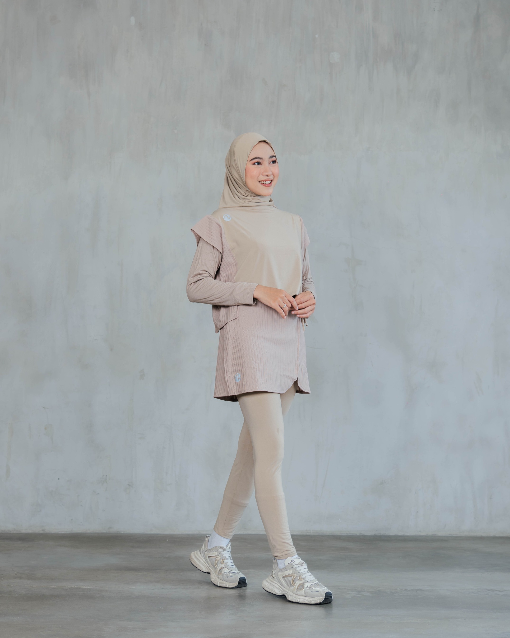 Serena Motion Fit Latte – One Set (Vest Hijab dan Legging Rok)