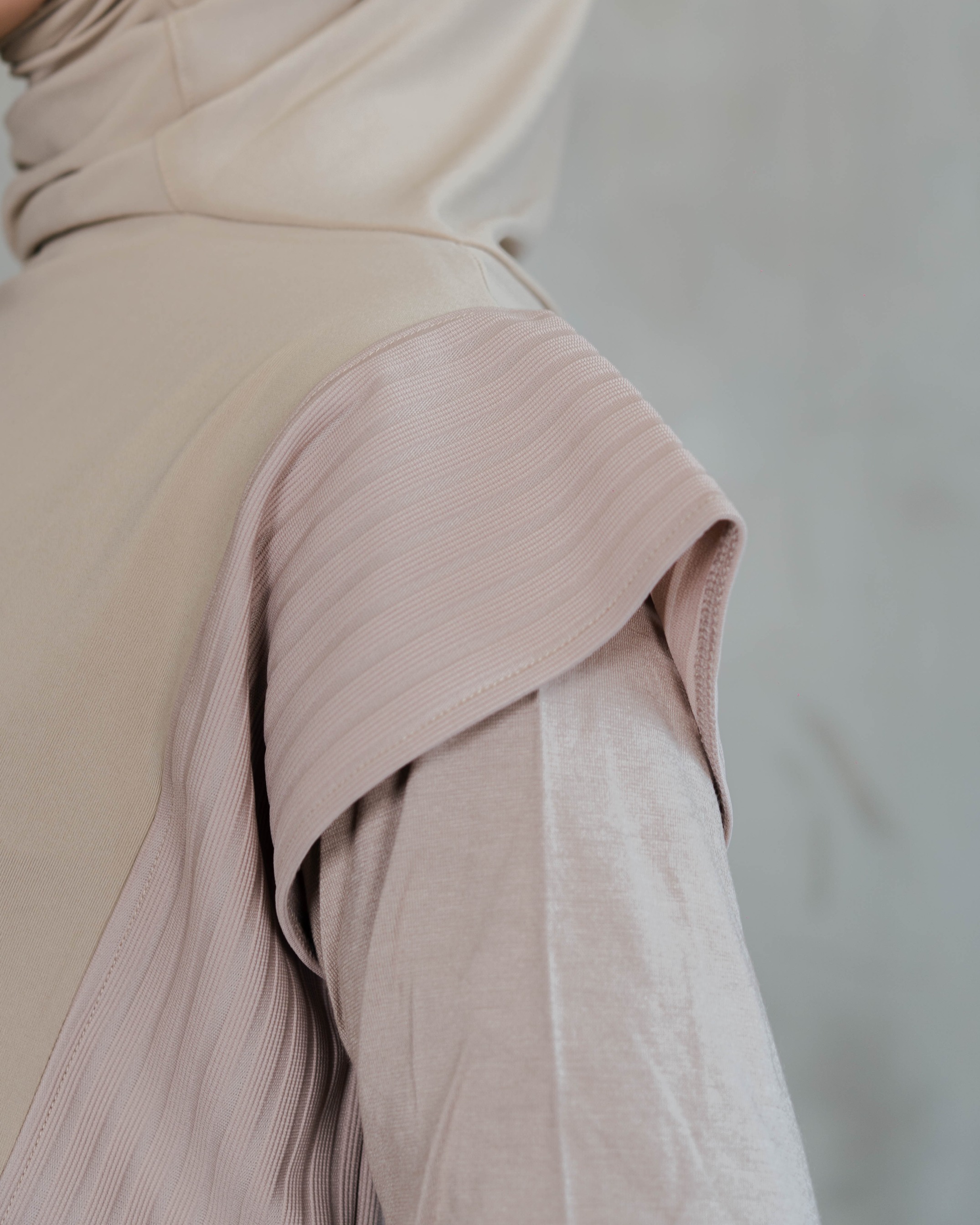 Serena Motion Fit Latte – One Set (Vest Hijab dan Legging Rok)