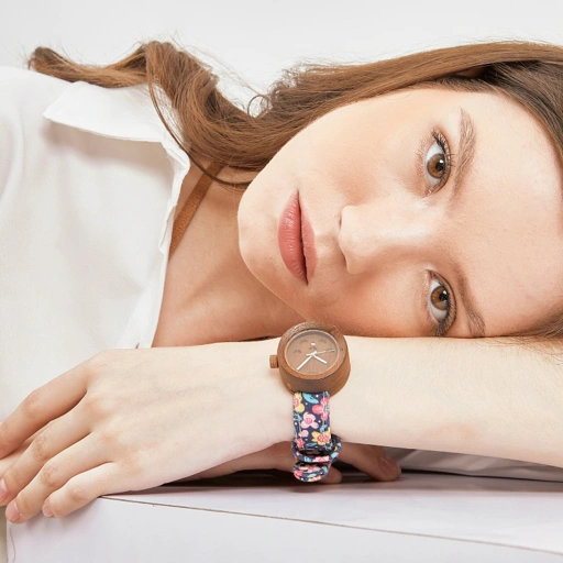 Image of Maja Watch Jam Tangan Kayu - Kupu Sayap Renda Sonokeling