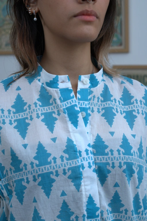 Image of Blus Sleeveless Sanctum - Blue