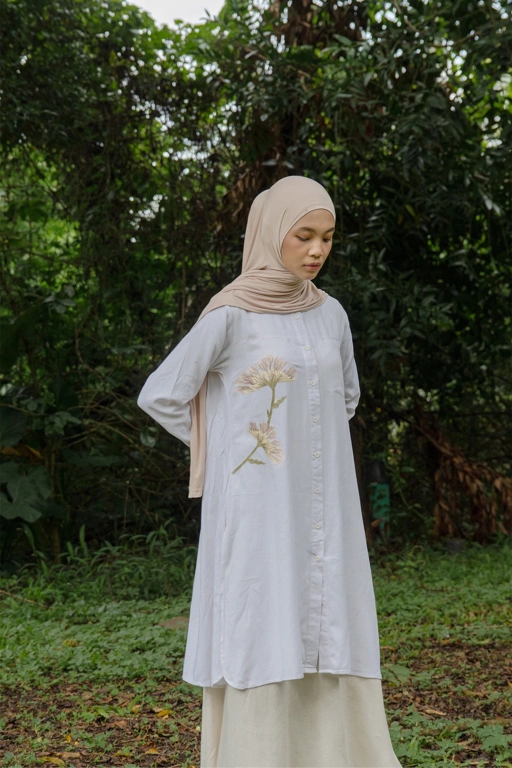 Image of Sekar Tunik Off White by Tufine