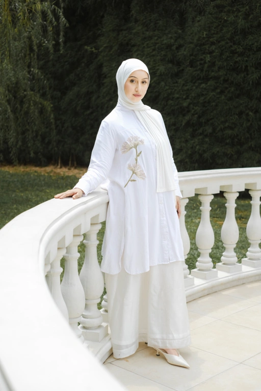 Image of Sekar Tunik Off White by Tufine