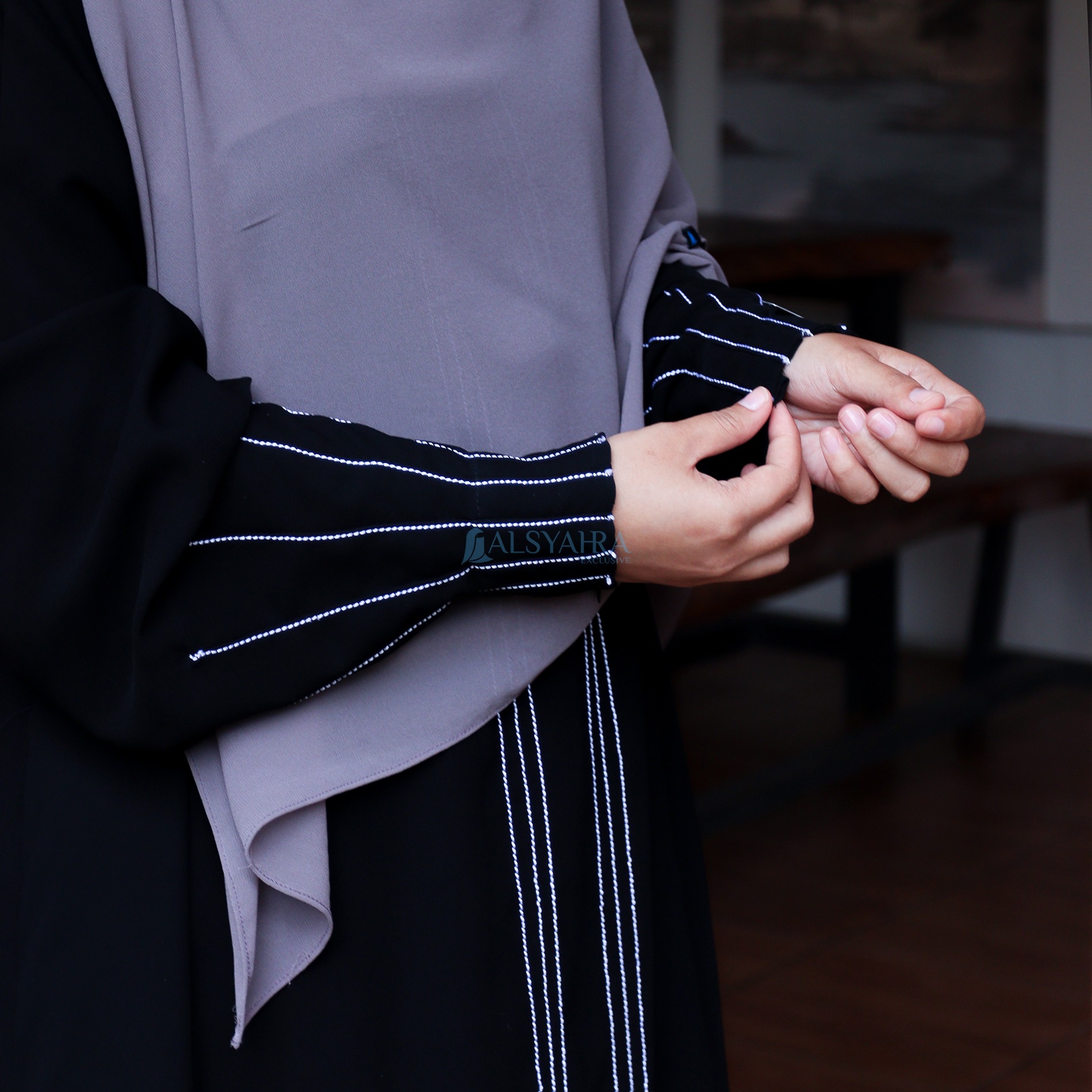 Alsyahra Exclusive - Abaya Gamis Syari Zayyara Line Jetblack