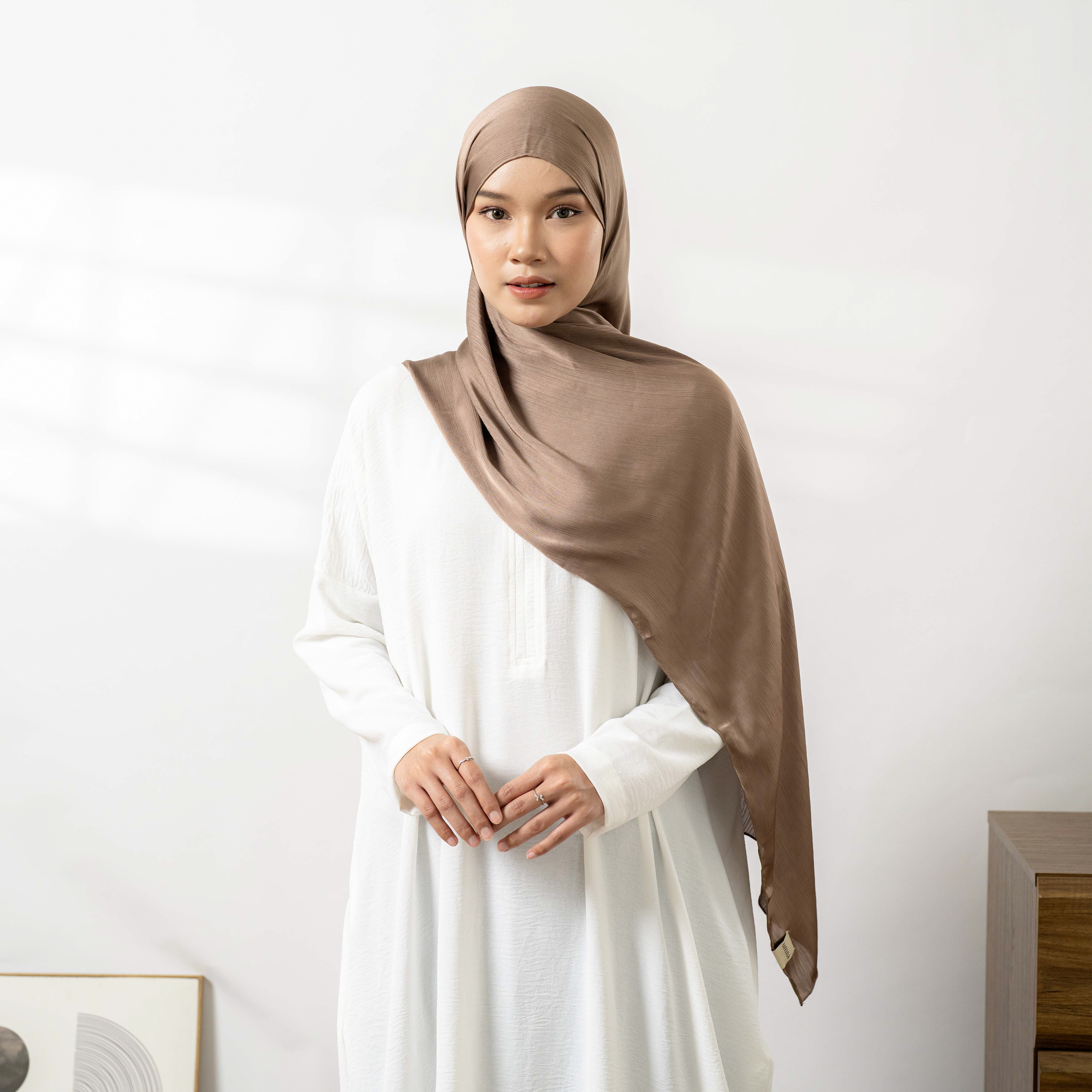 Aleya Hijab Pashmina Crinkle extured Silk melayu malay 185 cm X 75 cm Mewah Premium By Umnawear