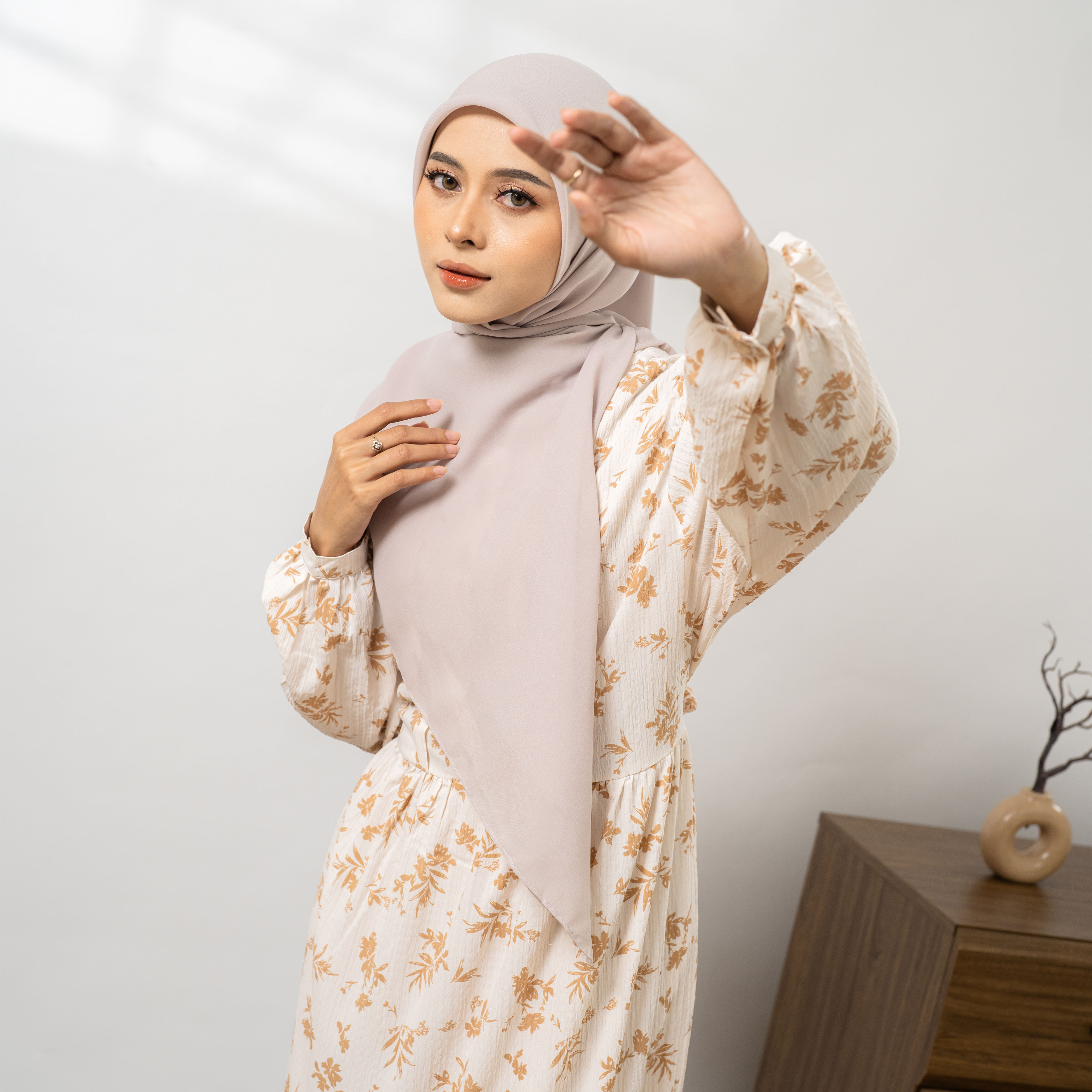 Meira Dress Muslim Motif bunga Syari Busui Friendly Gamis Abaya Sehari - hari Basic by Unnawear