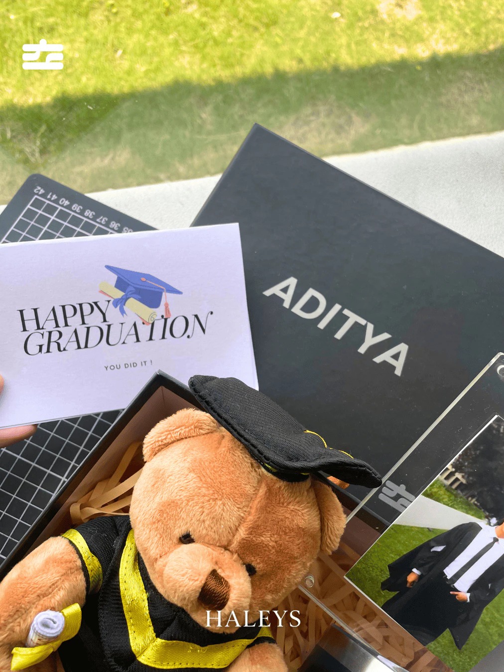 Wisuda Black Small