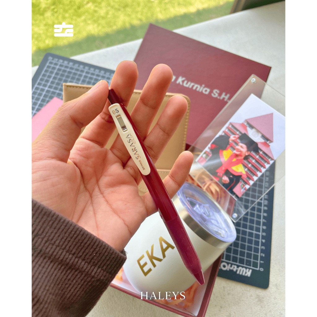 Wisuda Red Small