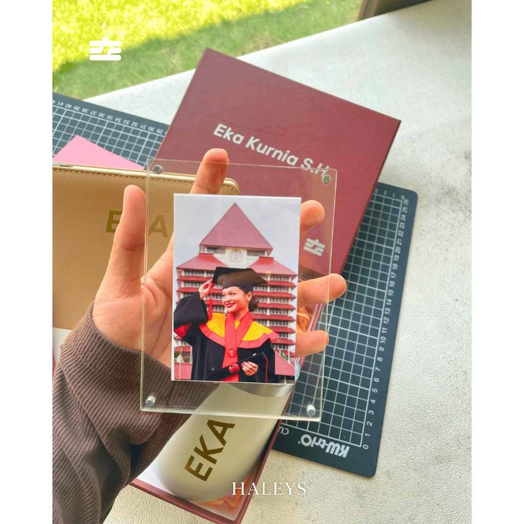 Wisuda Red Small