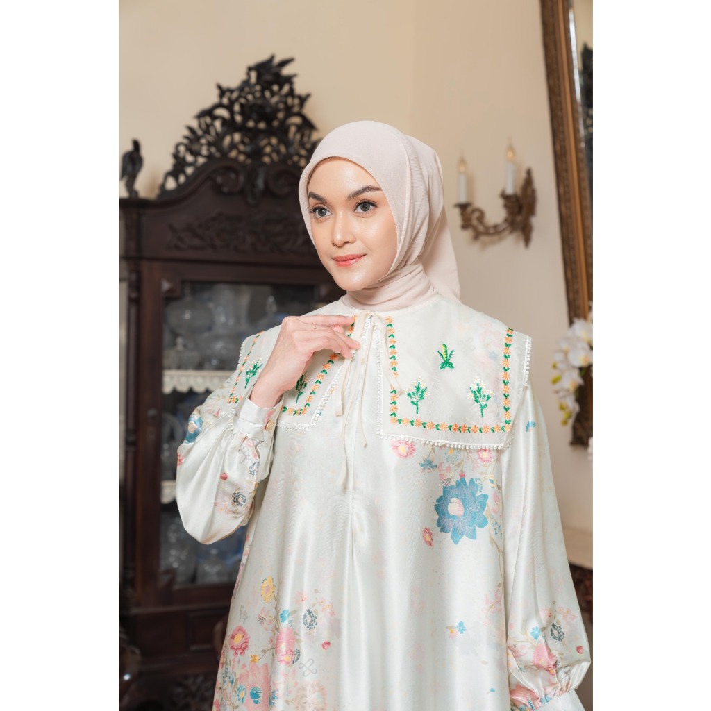 Naraya Lavina Ibu Patch Collar Dress