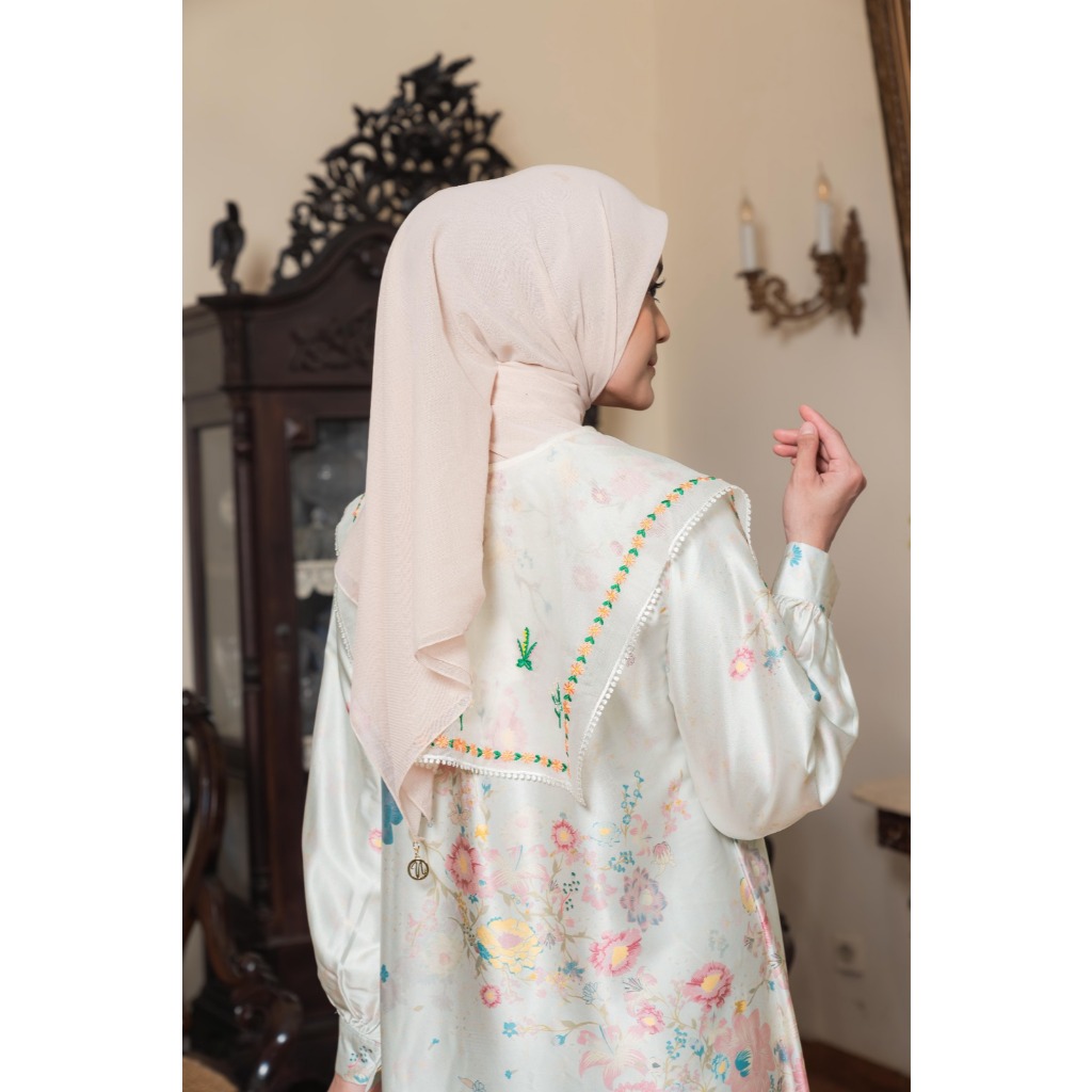 Naraya Lavina Ibu Patch Collar Dress
