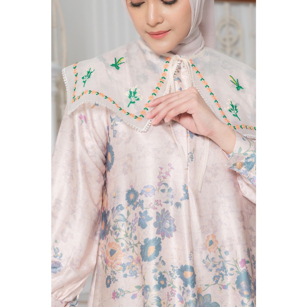 Naraya Lavina Ibu Patch Collar Dress