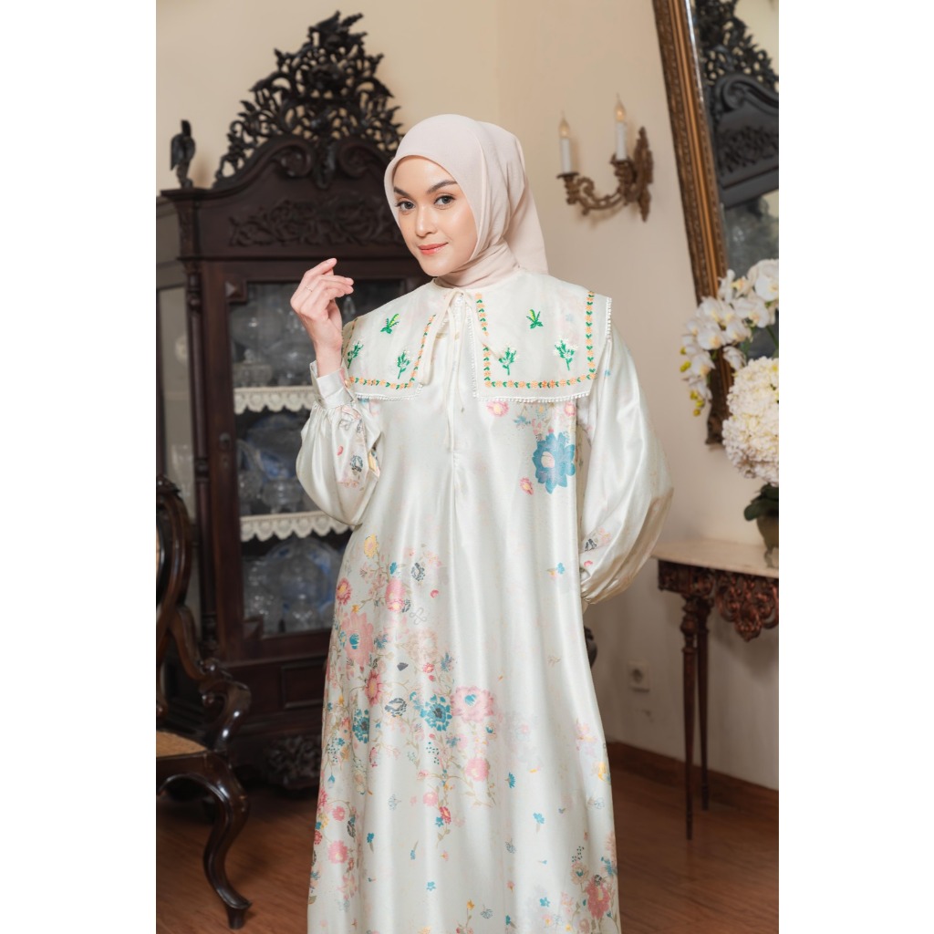 Naraya Lavina Ibu Patch Collar Dress