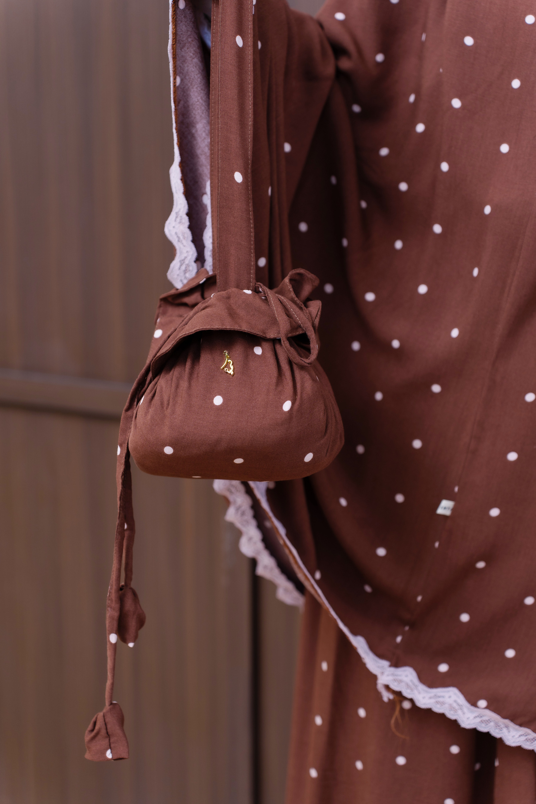 Mukena Leyya by kimya dengan motif polkadots cantik berbahan rayon viscose dengan size jumbo,