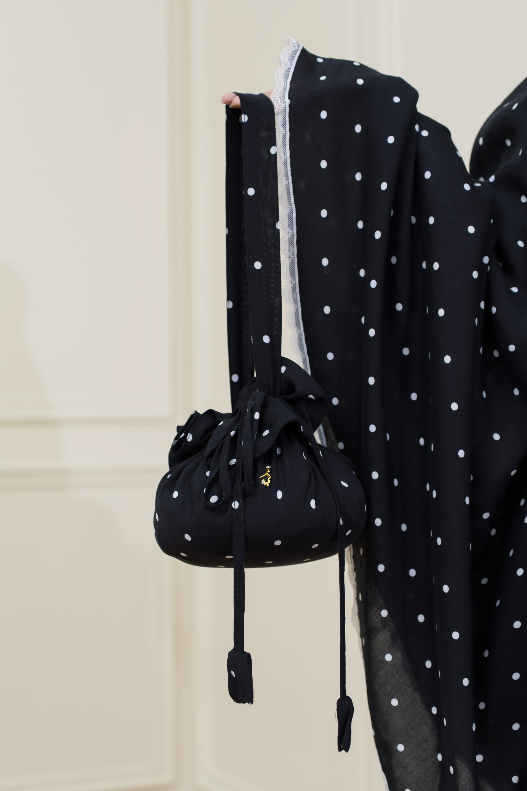 Mukena Leyya by kimya dengan motif polkadots cantik berbahan rayon viscose dengan size jumbo,