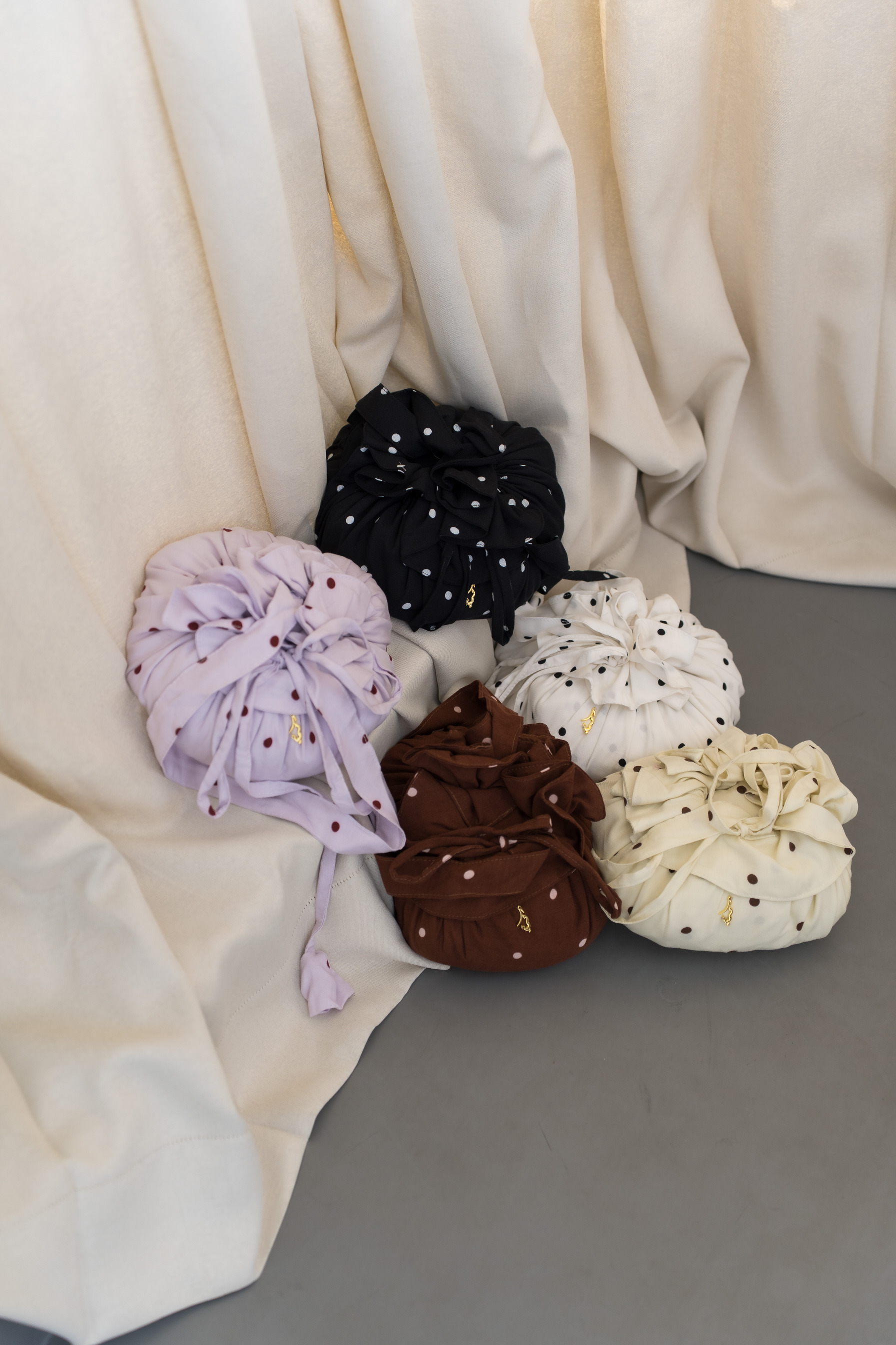 Mukena Leyya by kimya dengan motif polkadots cantik berbahan rayon viscose dengan size jumbo,