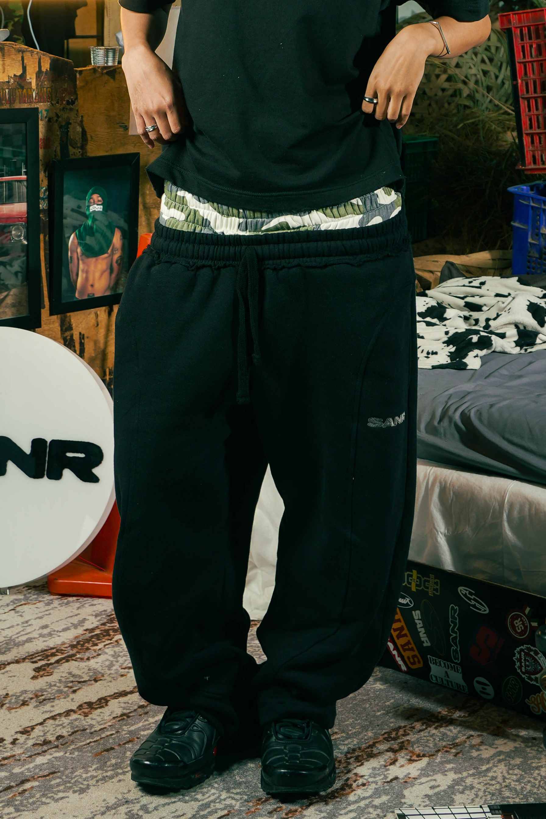 SANR STUDIO SWEATPANTS DOUBLE WAIST CAMO - BLACK