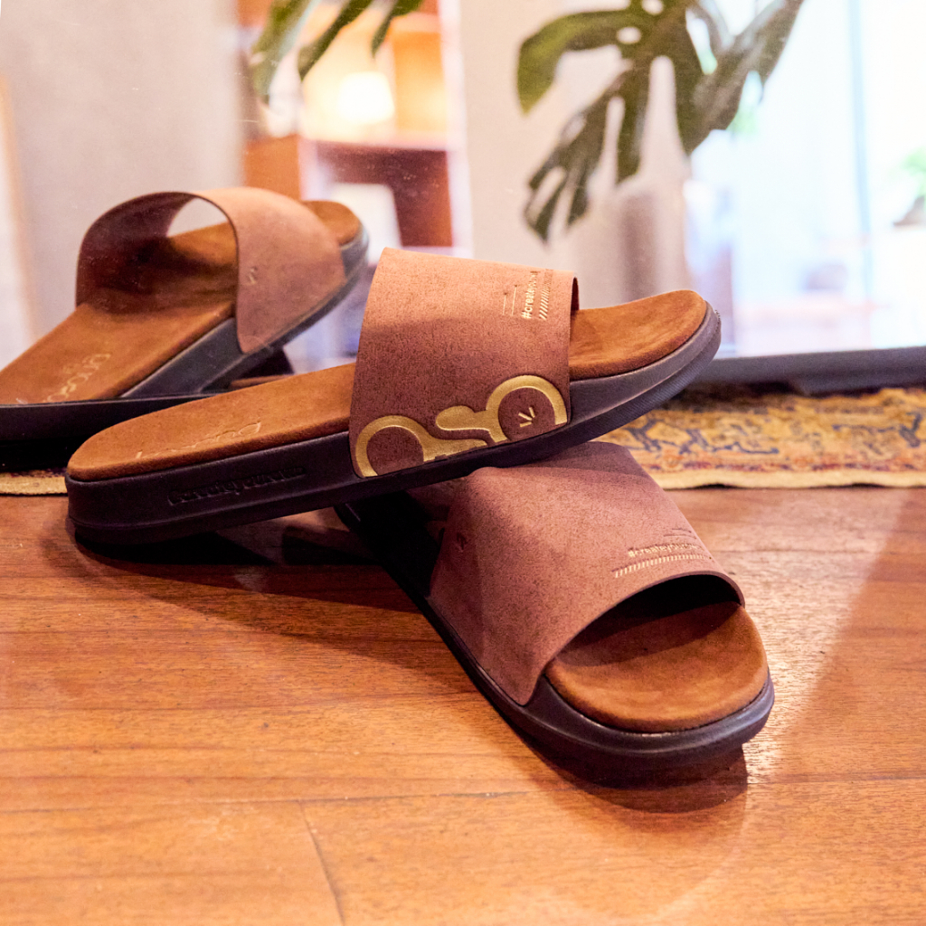 Kosong.Ltd Sandal Pria Wanita Ease Suede - Oat Tan Black