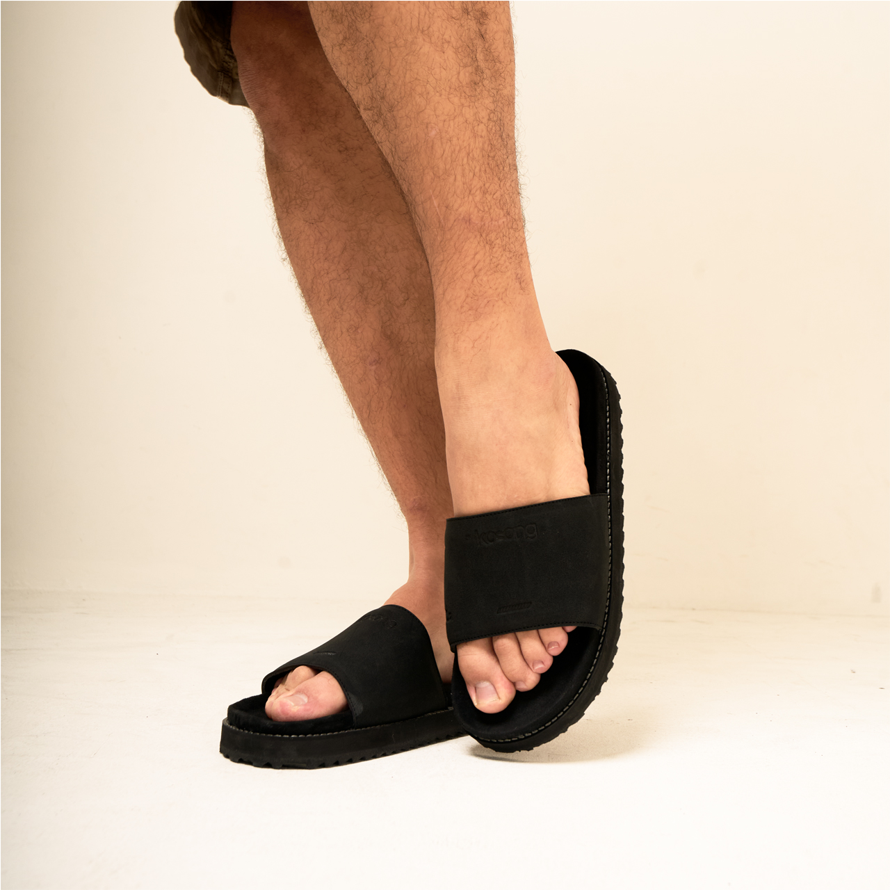 Kosong.Ltd Sandal Selop Pria - Wanita Luxe Bold - Black