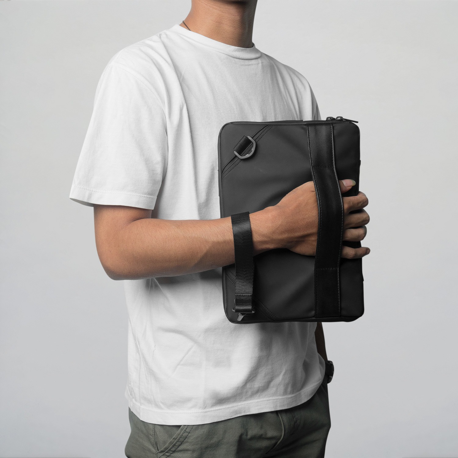 LOGAN HANDBAG | TAS IPAD