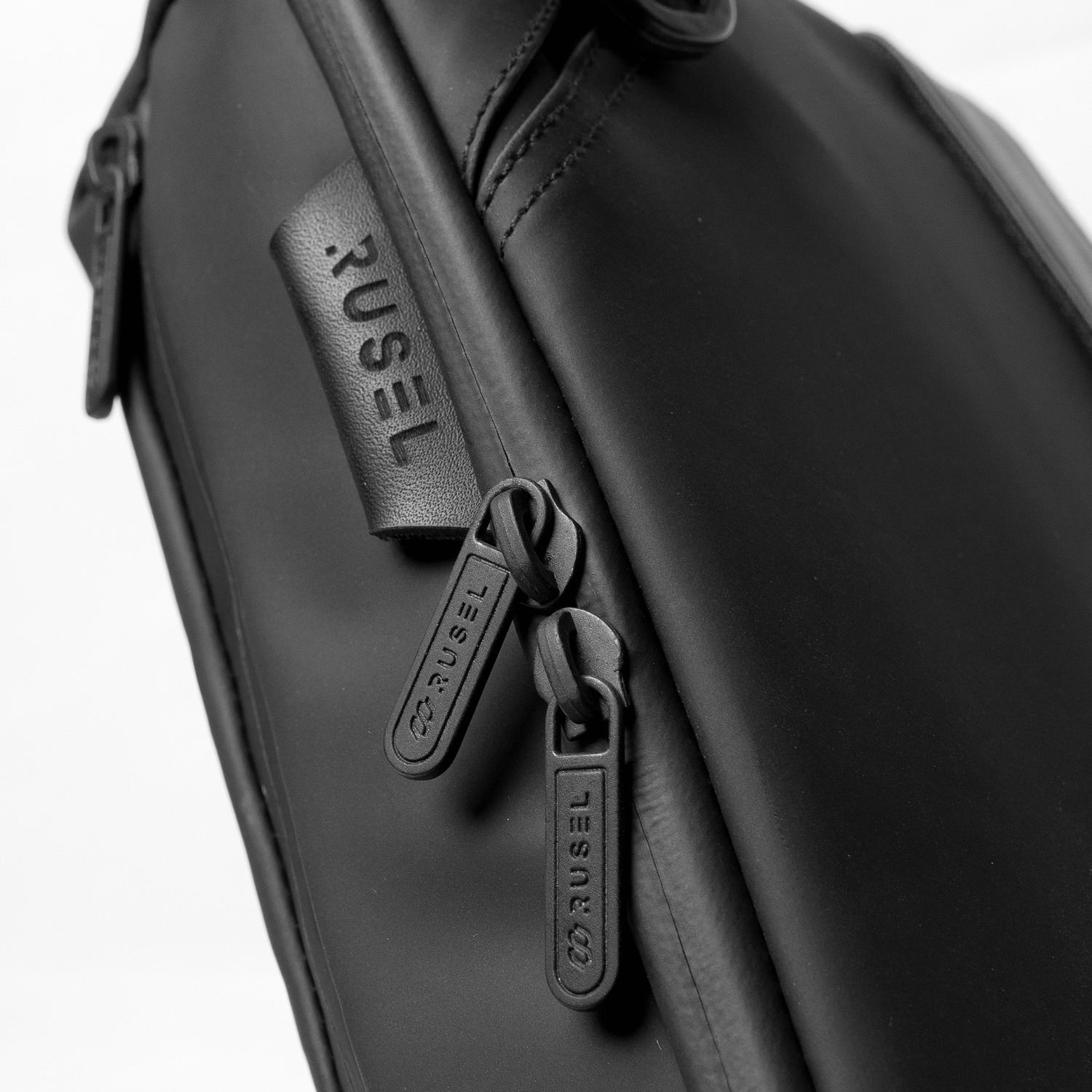 LOGAN HANDBAG | TAS IPAD