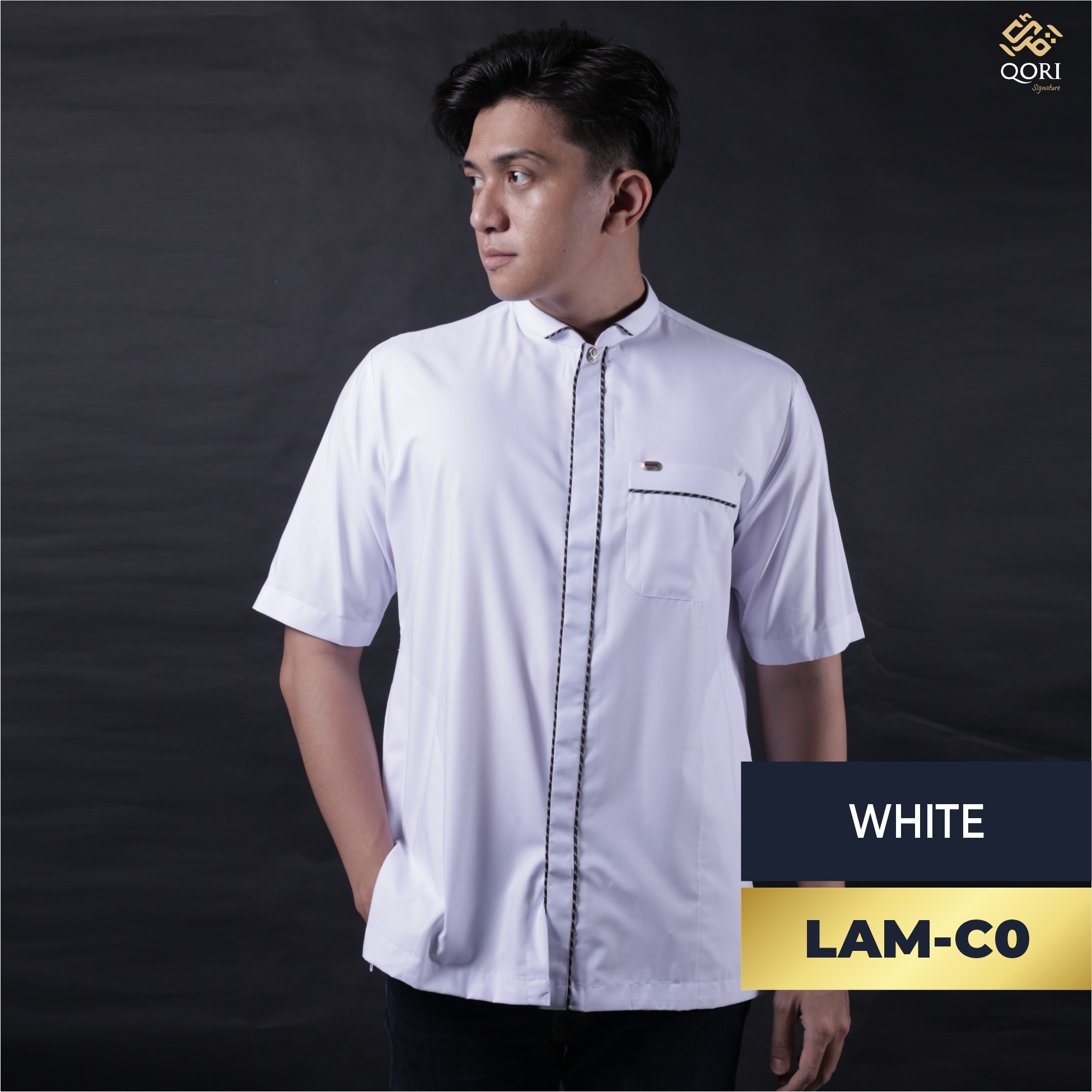 Qori Apparel Signature White Series Baju Koko Casual Pria Lengan Pendek (25/26)