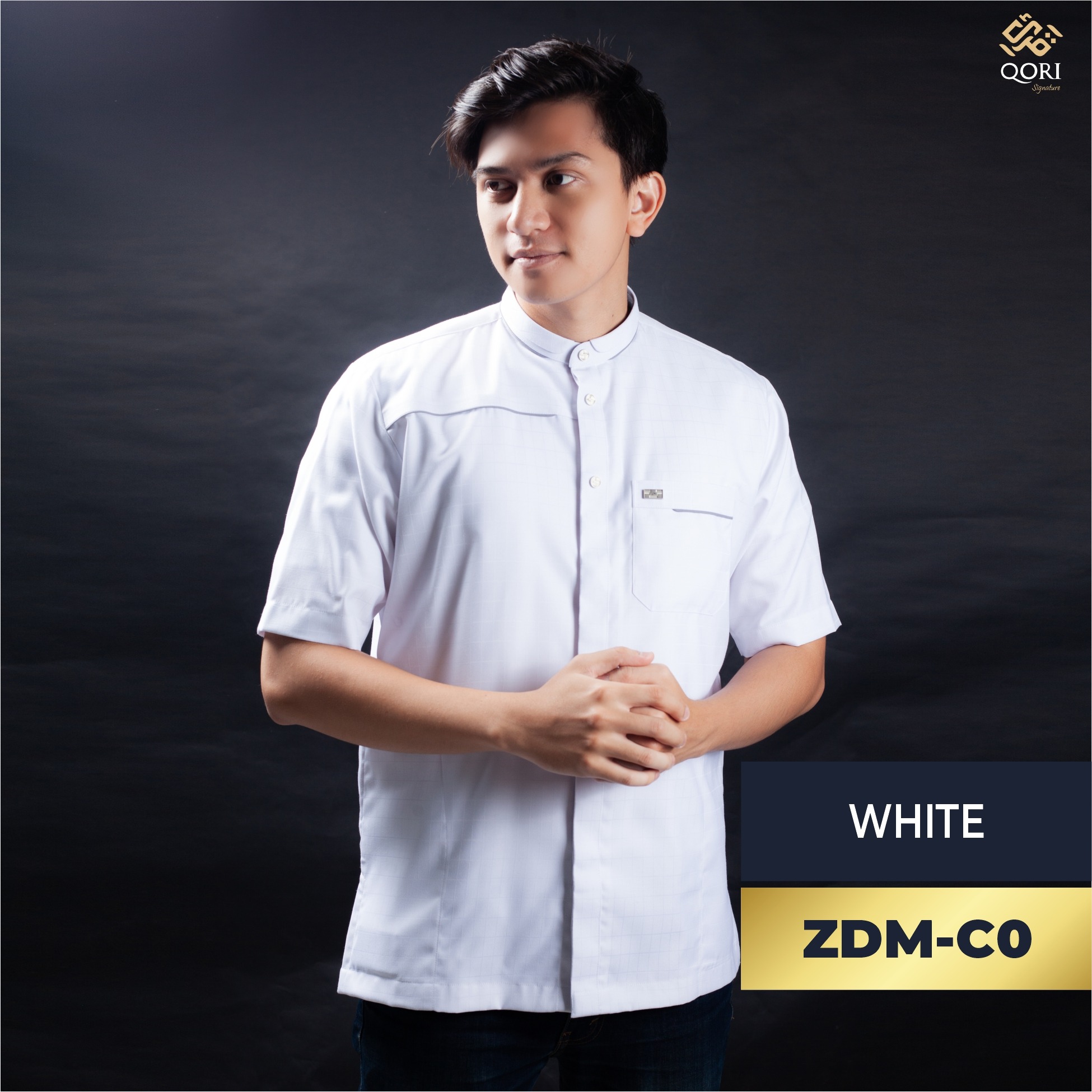 Qori Apparel Signature White Series Baju Koko Casual Pria Lengan Pendek (25/26)