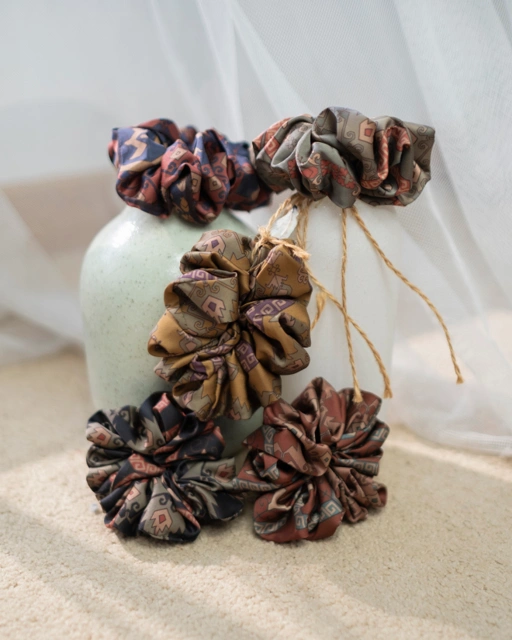 SHAMITA SCRUNCHIE