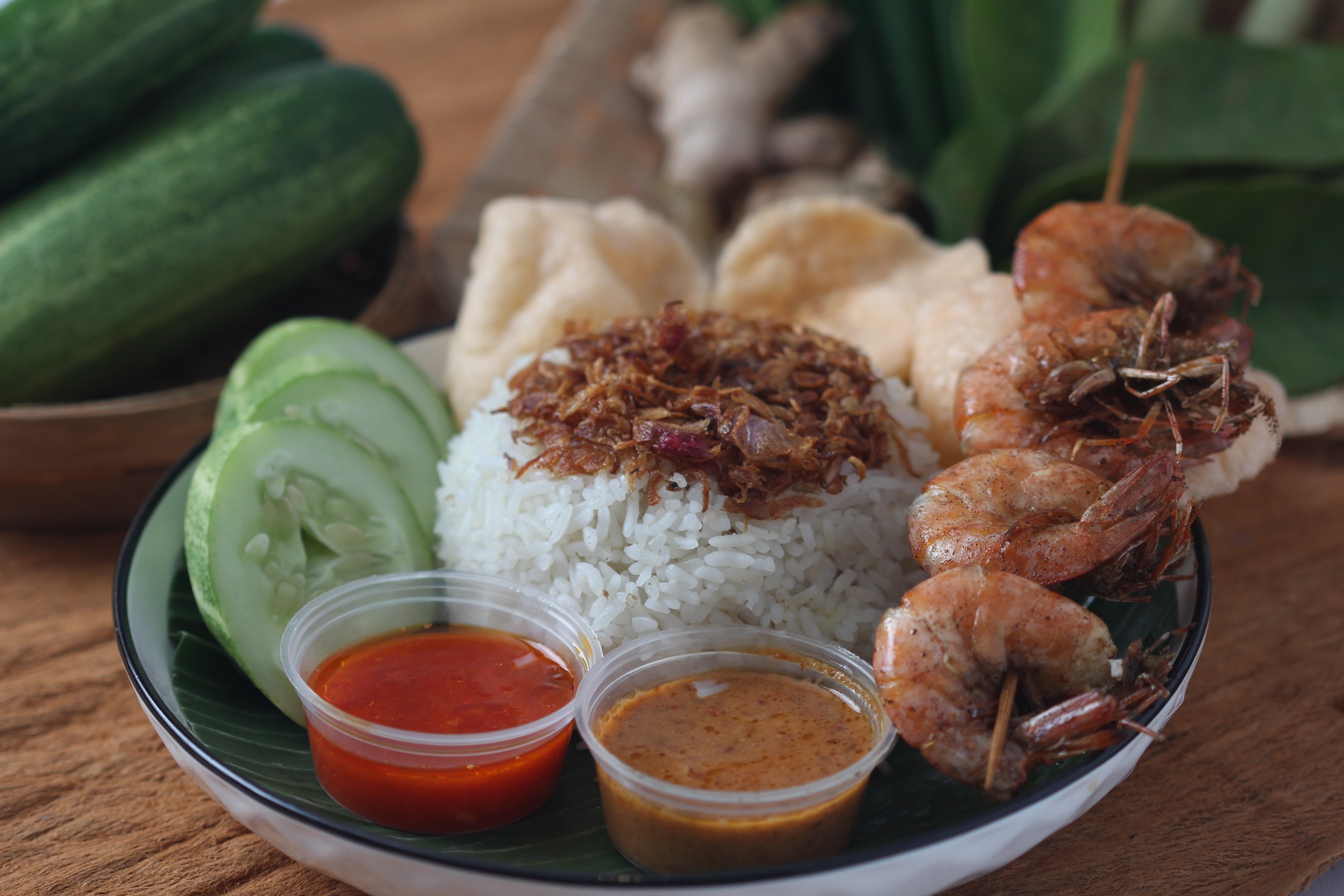 Nasi uduk udang goreng