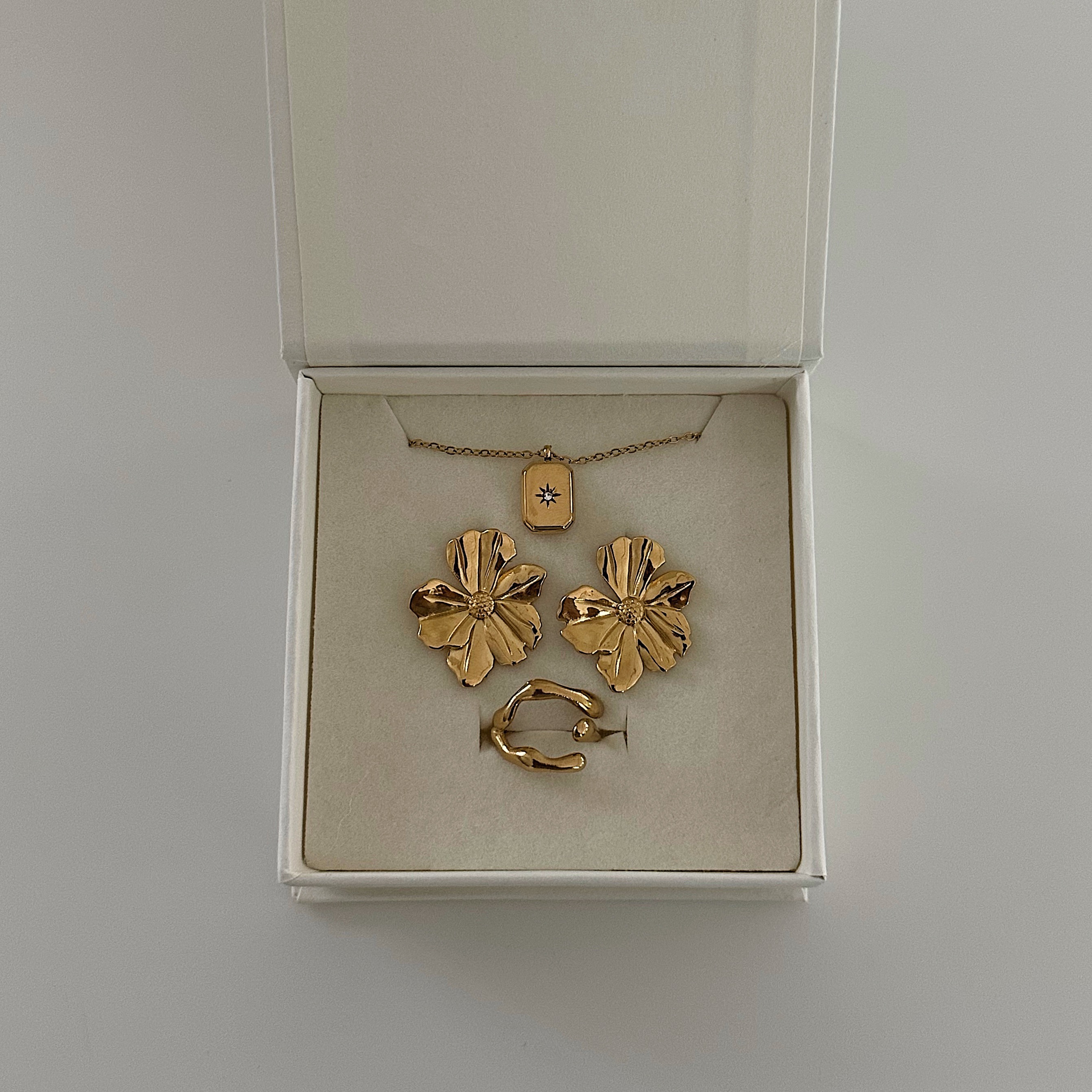 Louisë // The Discovery Set 01 - 18k Gold Plated Stainless Steel (Anti Karat)