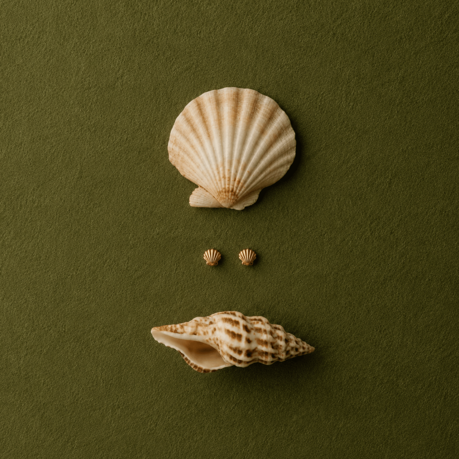 Louisë // Gold Tiny Seashells in Cape Cod - 18k Gold Plated Stainless Steel (Anti Karat)