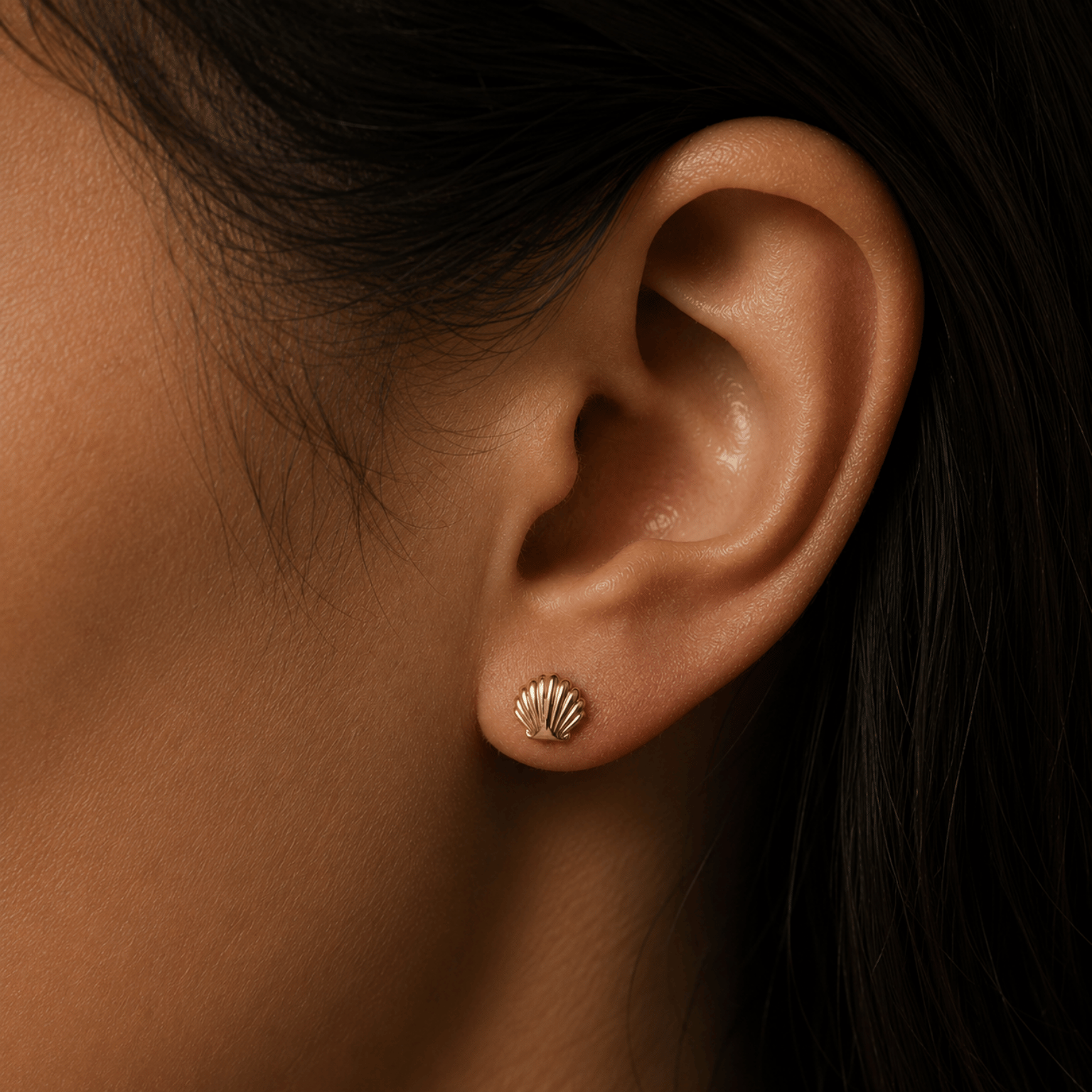 Louisë // Gold Tiny Seashells in Cape Cod - 18k Gold Plated Stainless Steel (Anti Karat)