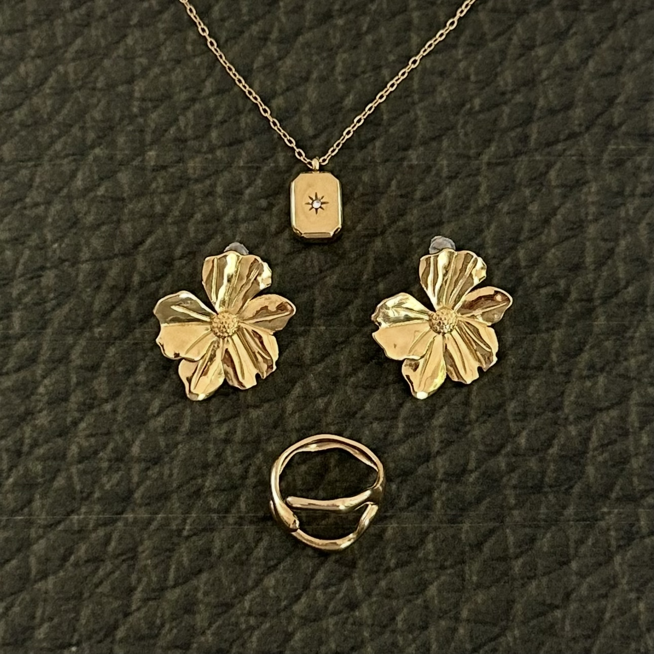 Louisë // The Discovery Set 01 - 18k Gold Plated Stainless Steel (Anti Karat)