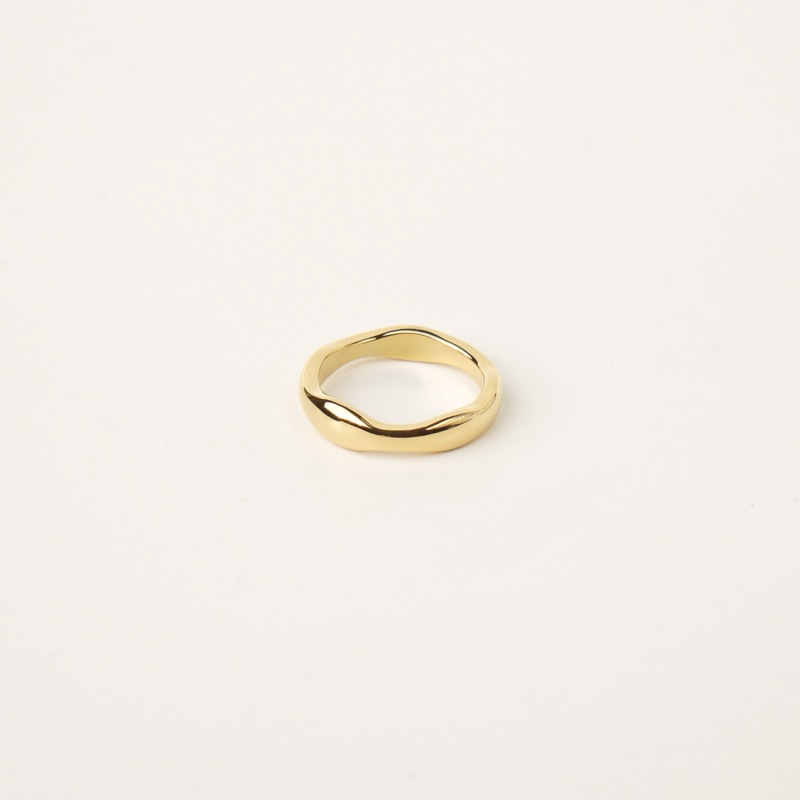 Louisë // Gold Mobius Ring - 18k Gold Plated Stainless Steel (Anti Karat)