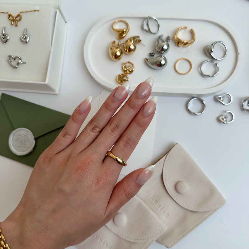 Louisë // Gold Mobius Ring - 18k Gold Plated Stainless Steel (Anti Karat)