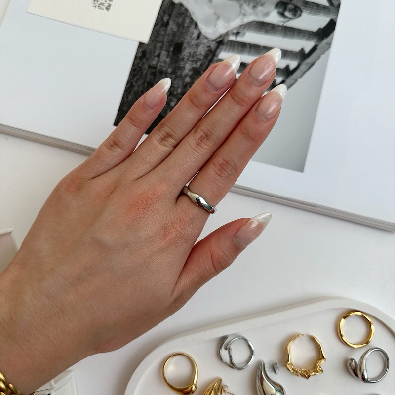 Louisë // Silver Mobius Ring - Stainless Steel (Anti Karat)