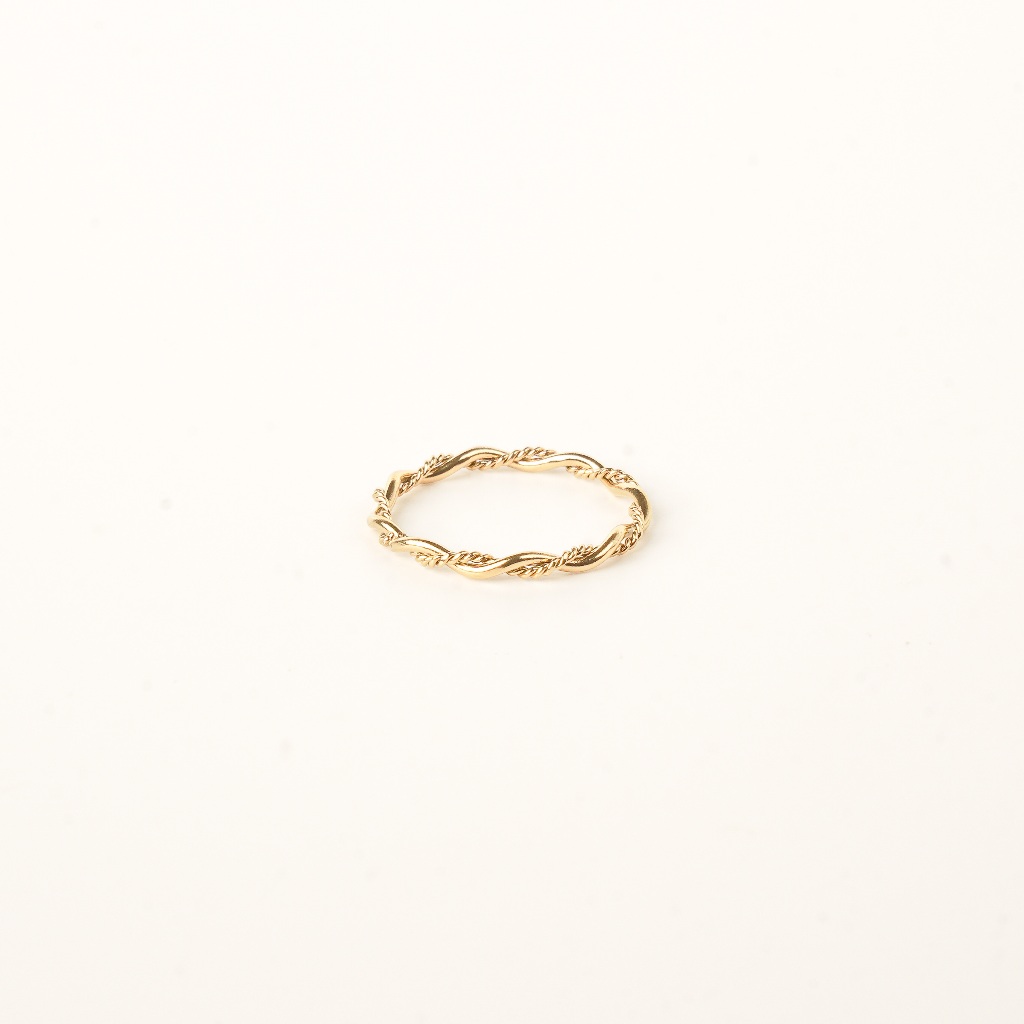 Louisë // Twisted Rope Chain Ring - 18k Gold Plated Stainless Steel (Anti Karat)
