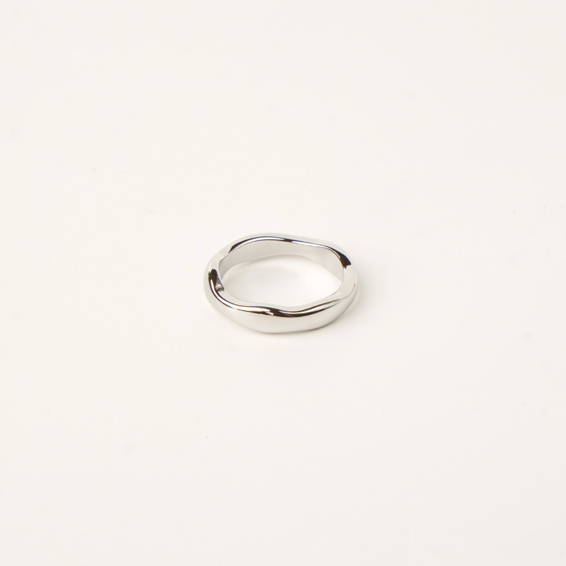 Louisë // Silver Mobius Ring - Stainless Steel (Anti Karat)