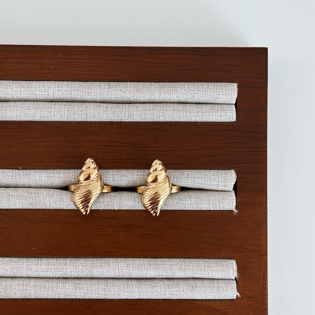 Louisë // Mallorca Seashell Ring - 18k Gold Plated Stainless Steel (Anti Karat)