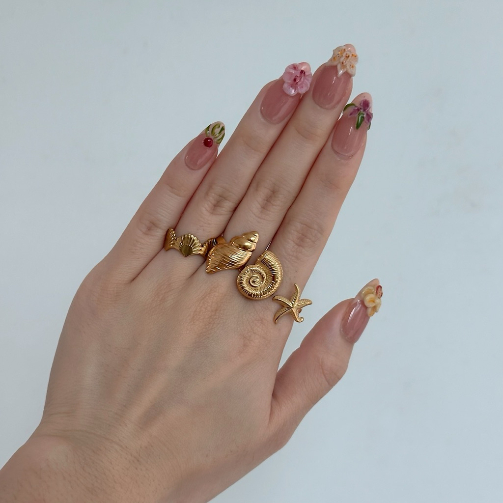 Louisë // Biggie Seashells Ring - 18k Gold Plated Stainless Steel (Anti Karat)