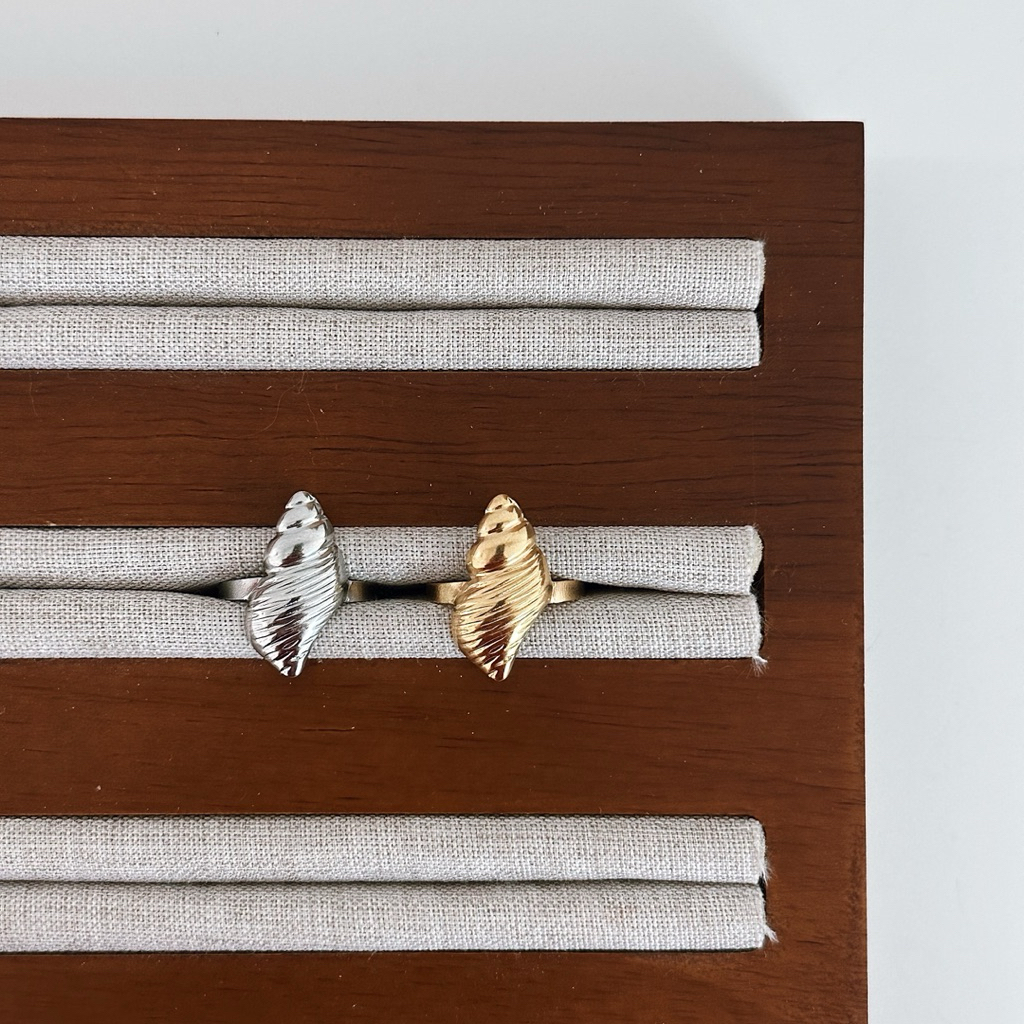 Louisë // Mallorca Seashell Ring - 18k Gold Plated Stainless Steel (Anti Karat)
