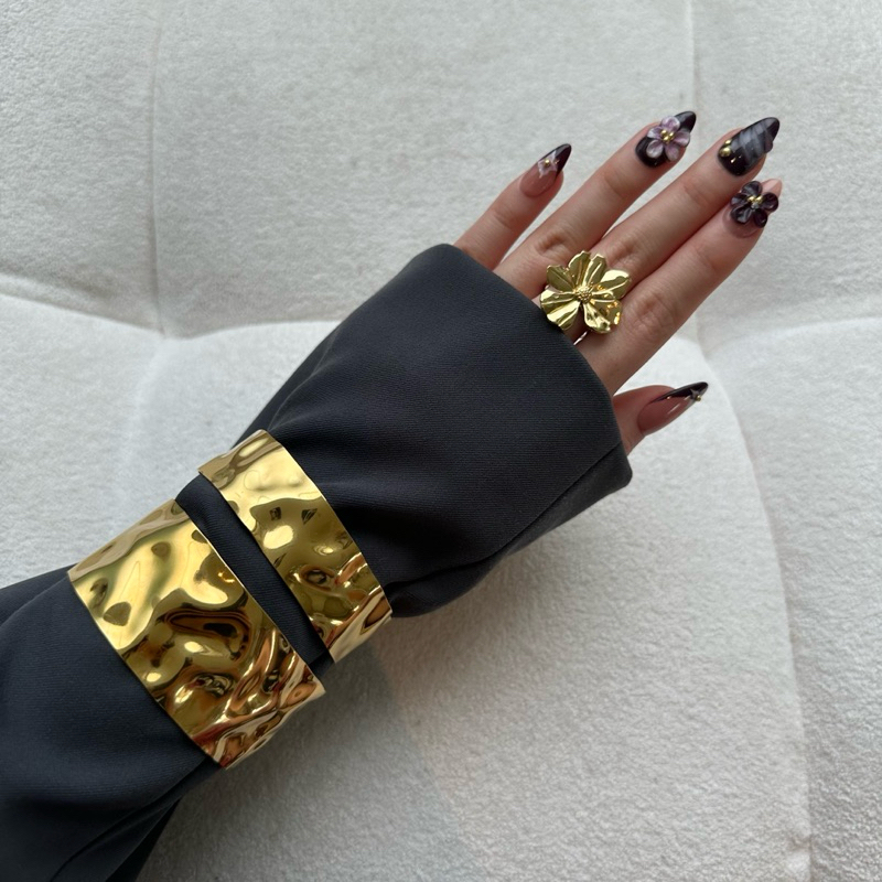 Louisë // Limited Edition - The Manhattan Cuff - 18k Gold Plated Stainless Steel (Anti Karat)