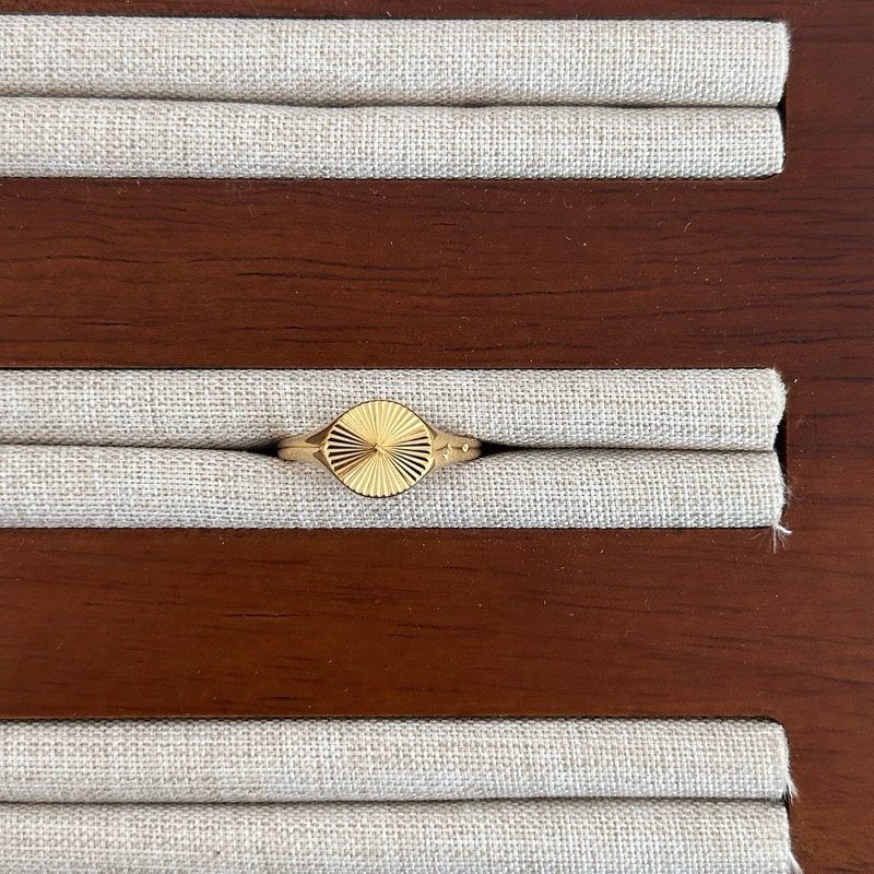 Louisë // Sol Signet Ring - 18k Gold Plated Stainless Steel (Anti Karat)