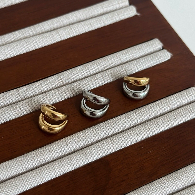 Louisë // Johanna Basic Staple Ear Cuffs - 18k Gold Plated Titanium Steel (Anti Karat)