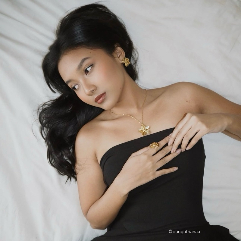 Louisë // Hibiscus Statement Necklace - 18k Gold Plated Stainless Steel (Anti Karat)
